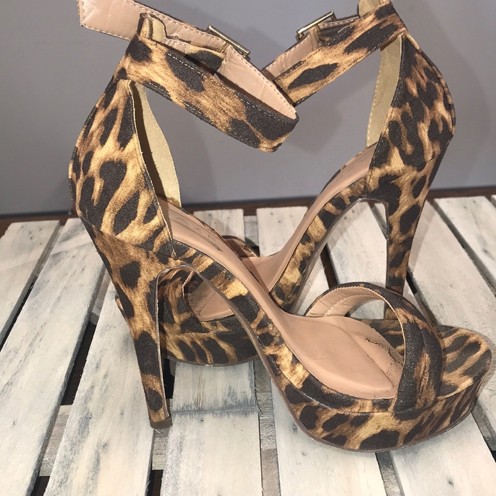 LEOPARD HEELS